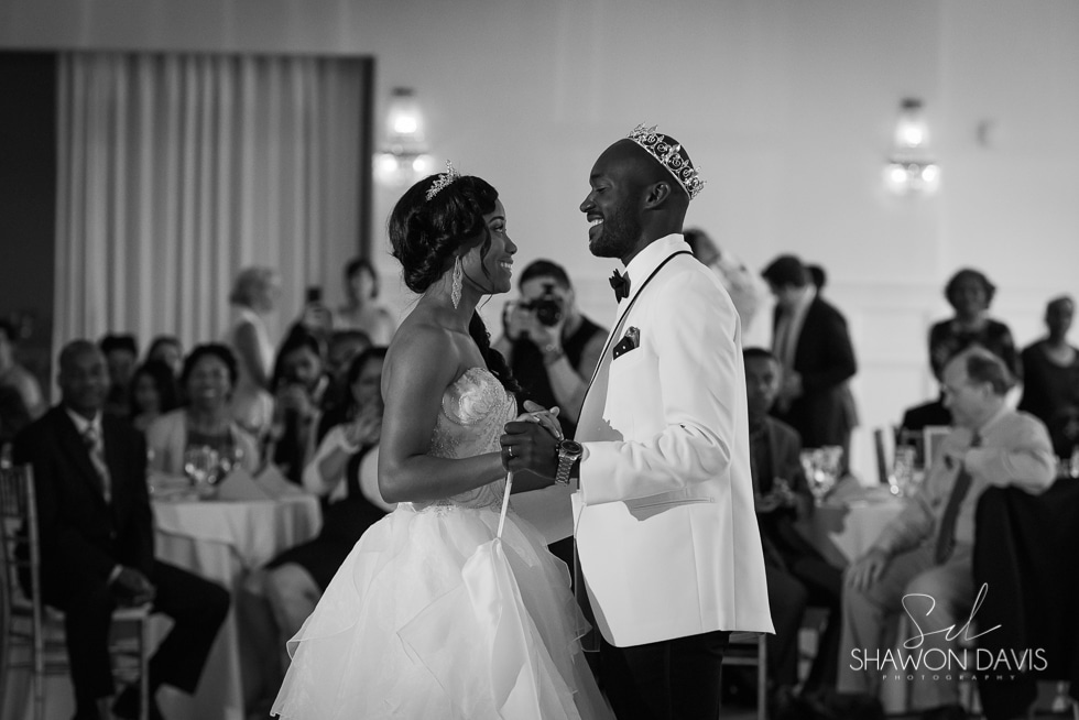 Indian Pond Country Club bride and groom first dance wedding photo