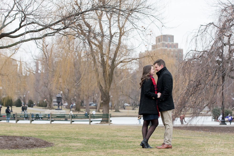 Boston Public Gardens engagement photos photographed by Shawon Davis. To see more click here: https://bit.ly/2CMy7VM