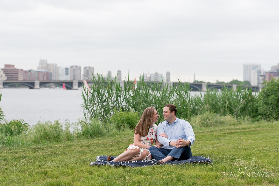 Picnic engagement photos at Charles River Esplanade