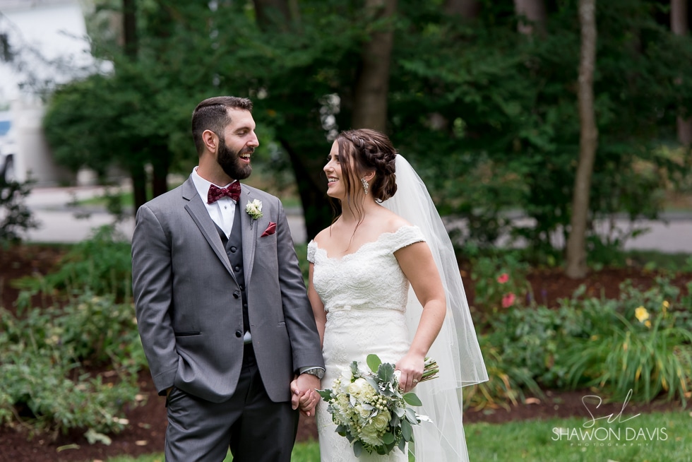 bride and groom photos in gardens at sapphire estate